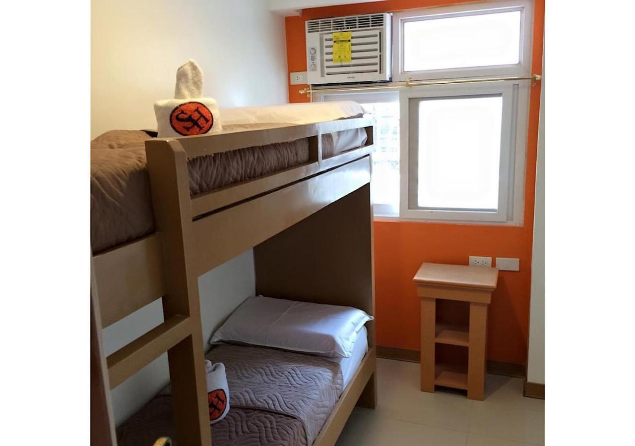 Stone House Hotel Pasay Extérieur photo