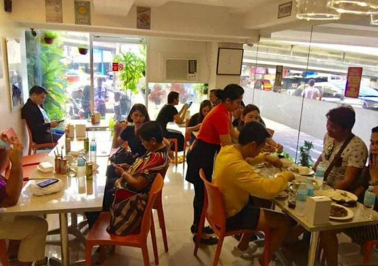Stone House Hotel Pasay Extérieur photo