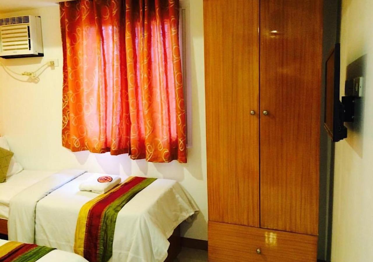 Stone House Hotel Pasay Extérieur photo