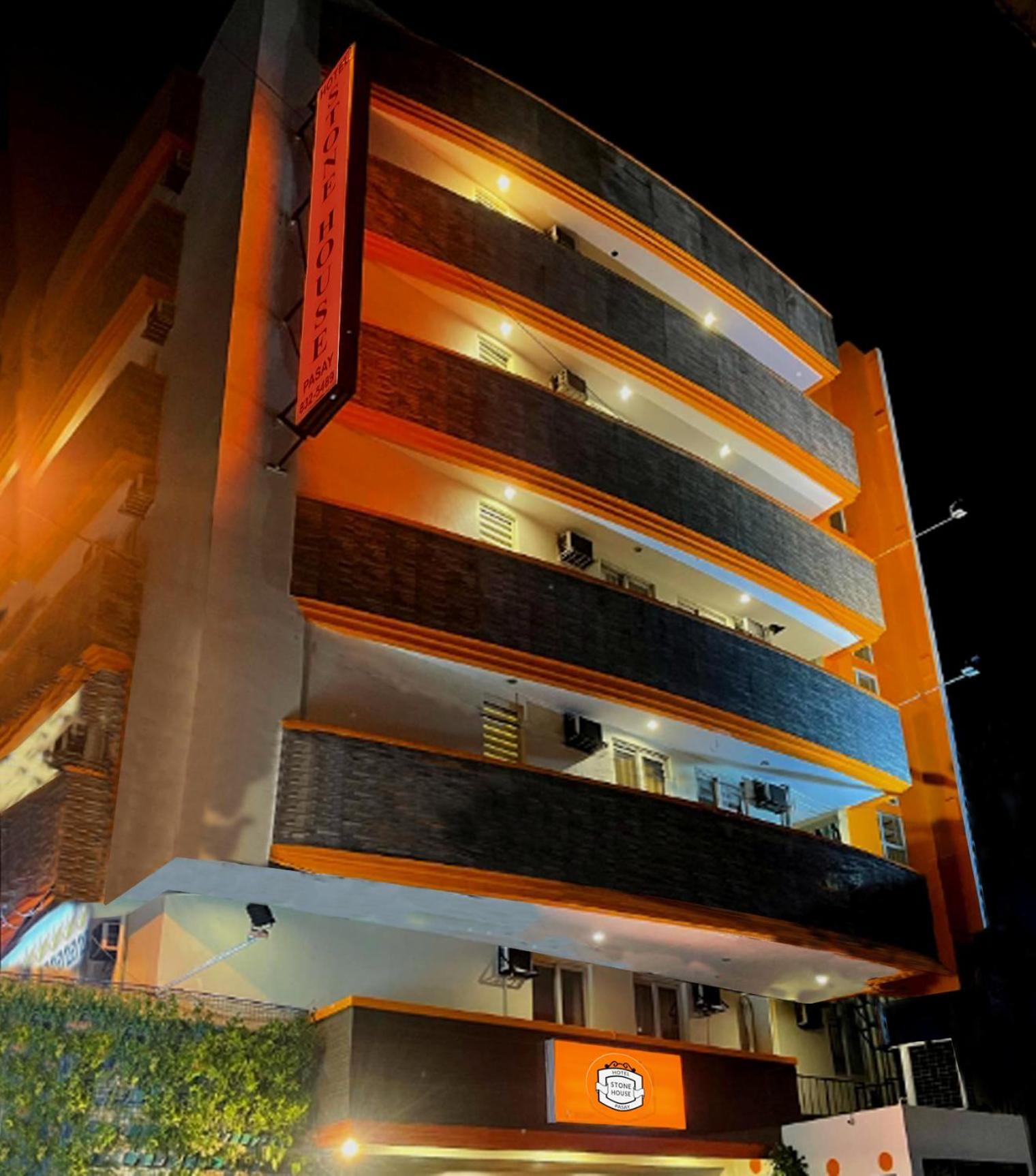 Stone House Hotel Pasay Extérieur photo