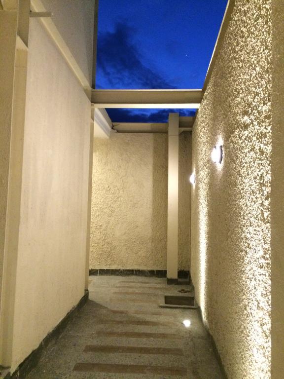 Stone House Hotel Pasay Extérieur photo