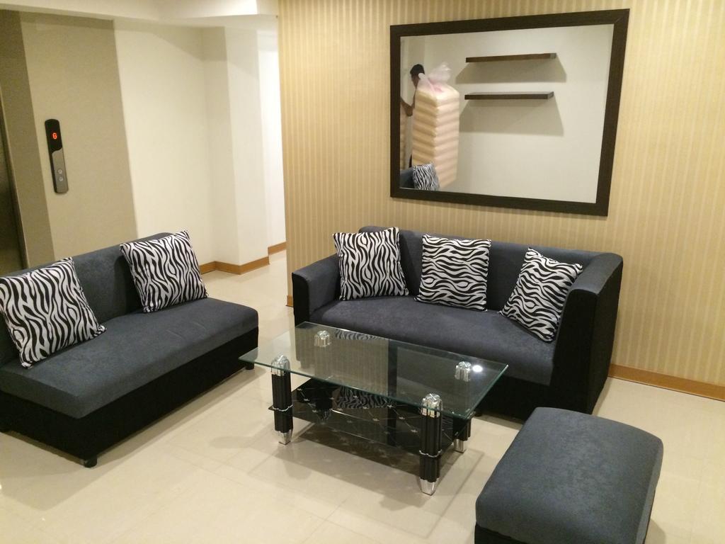 Stone House Hotel Pasay Extérieur photo