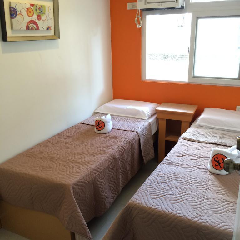 Stone House Hotel Pasay Chambre photo