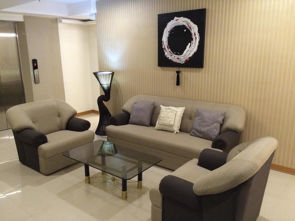 Stone House Hotel Pasay Extérieur photo