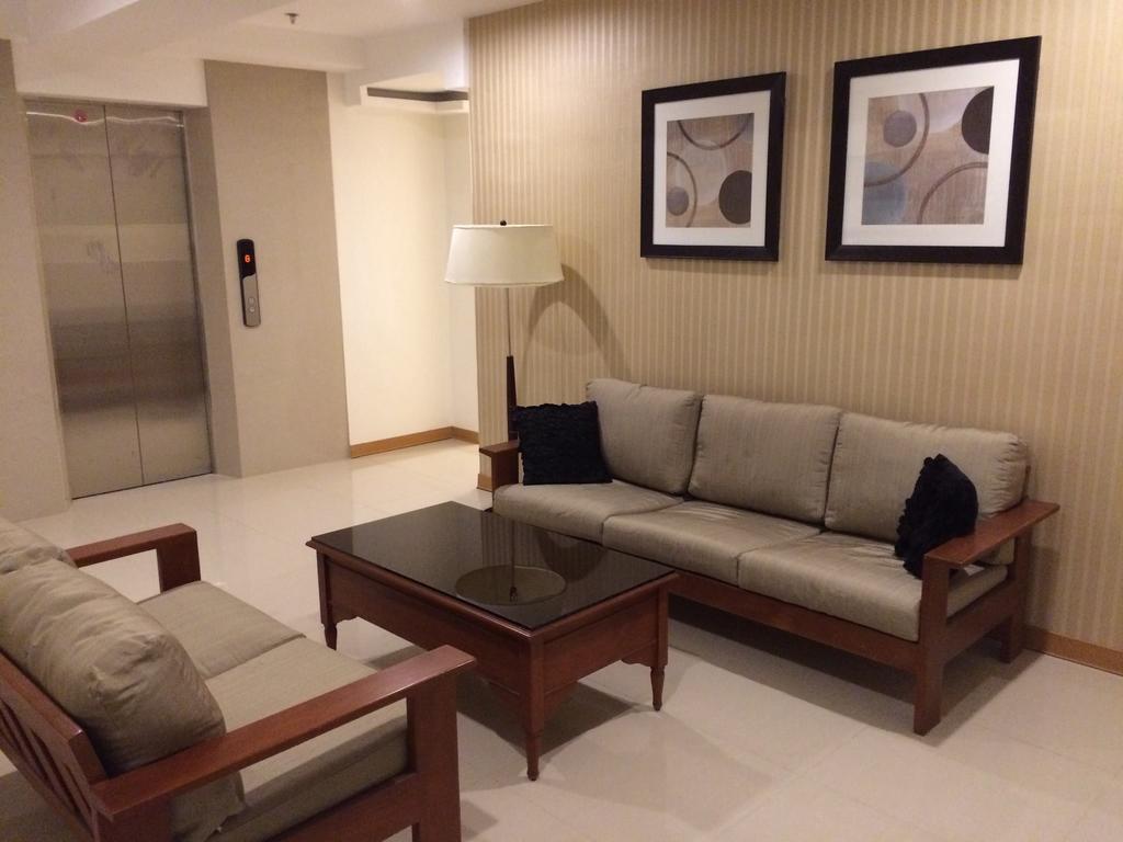 Stone House Hotel Pasay Extérieur photo